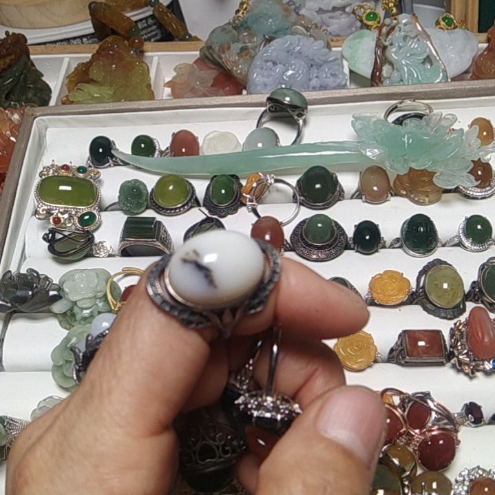 翡翠吊坠(赠链)未镶嵌闻****方