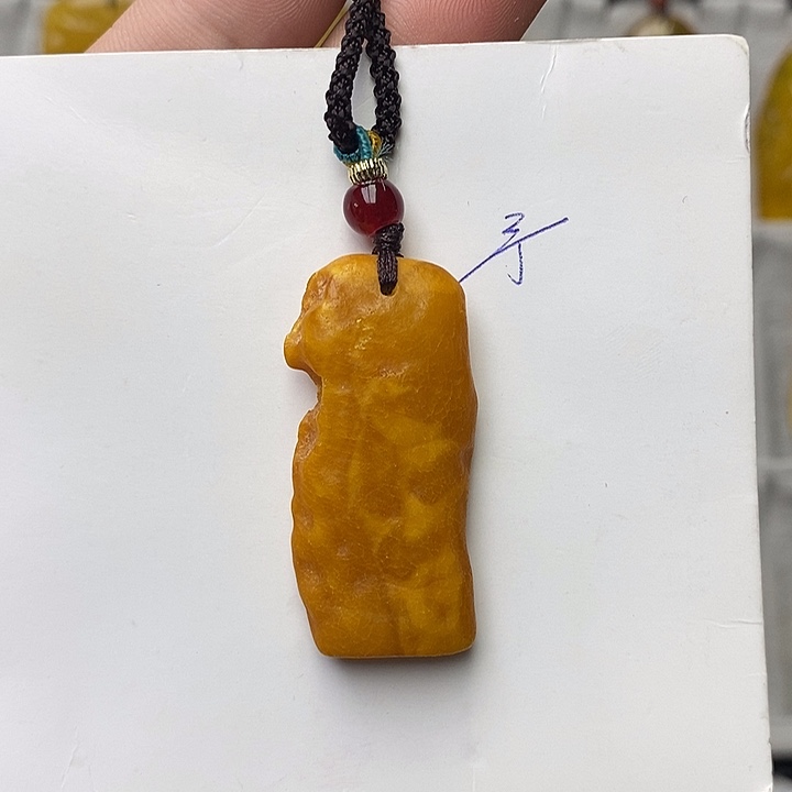 未镶嵌琥珀珠宝奇石