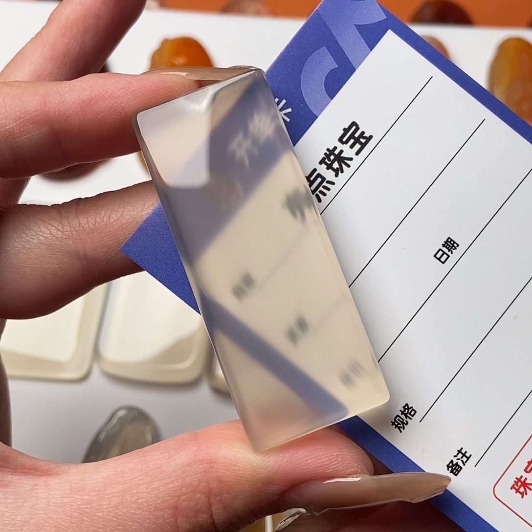 重***司未镶嵌颈饰玛瑙/玉髓