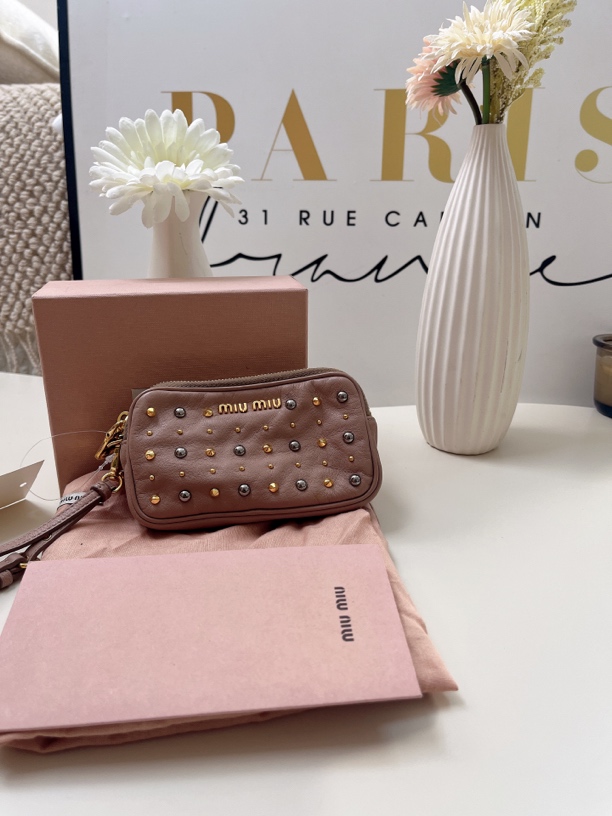 95新 MIU MIU/缪缪 95新miumiu手拿包小巧可爱全套80178333