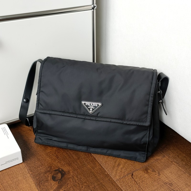 95新 Prada/普拉达 Azul-黑银尼龙cini大号斜挎包50458