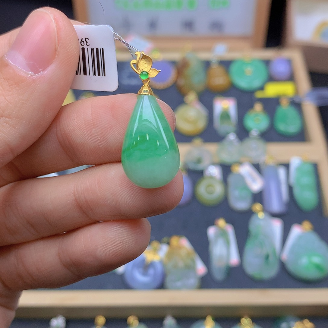 翡翠颈饰18K金镶嵌翡翠