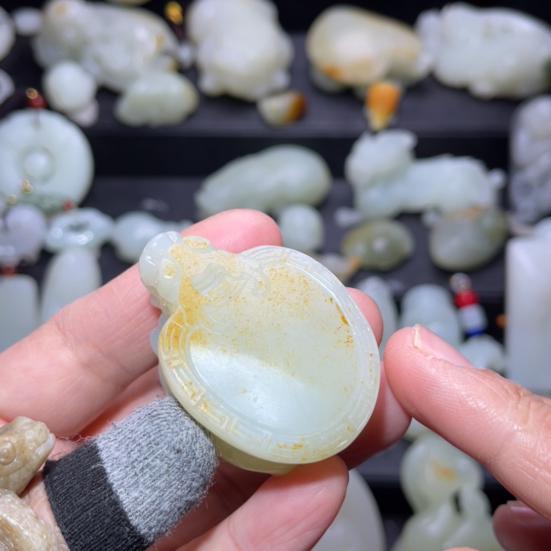 和田玉颈饰未镶嵌爱***澡