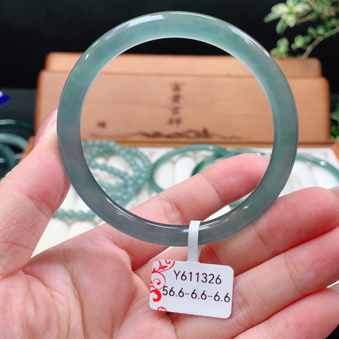 翡翠手镯未镶嵌天然