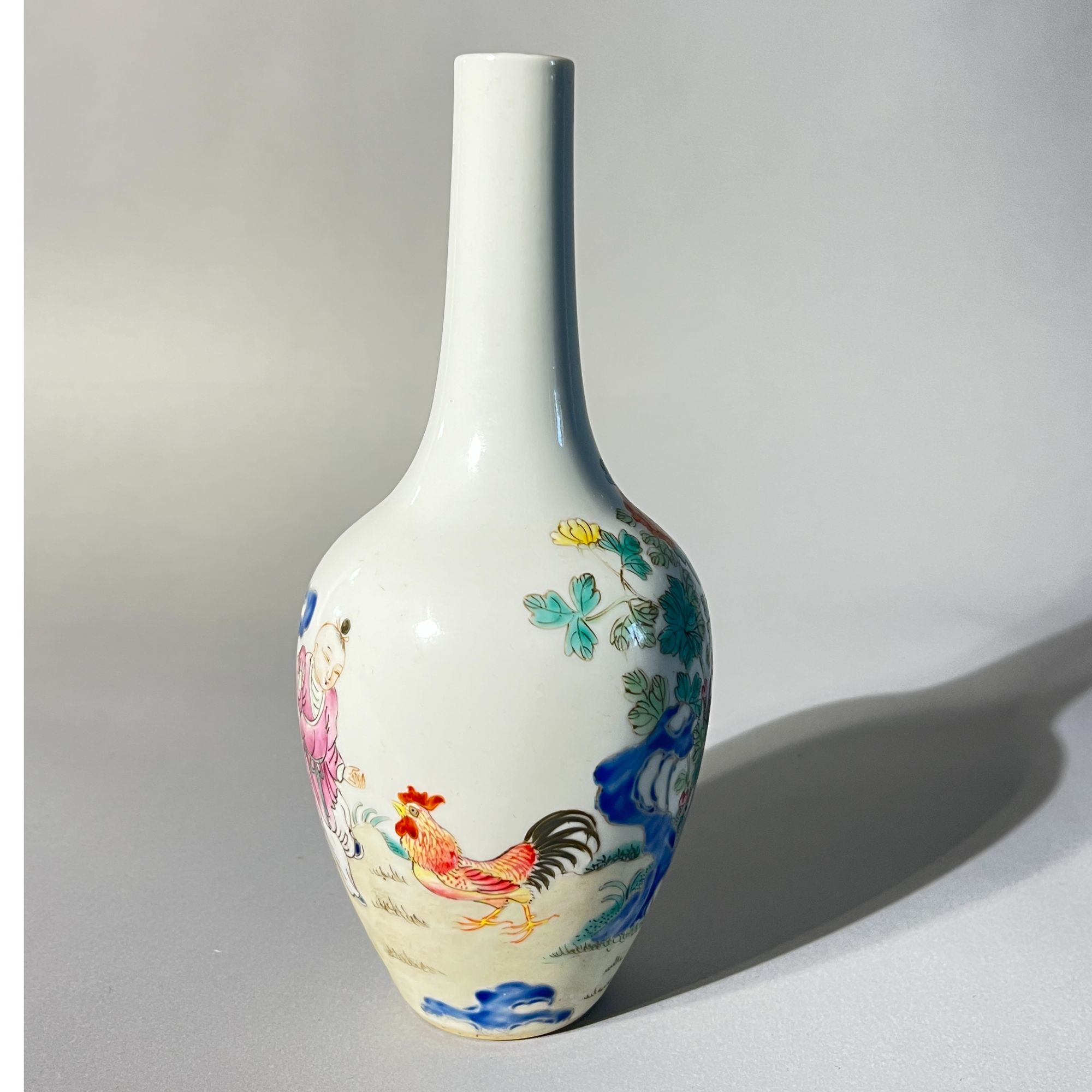 粉彩人物故事纹长颈瓶