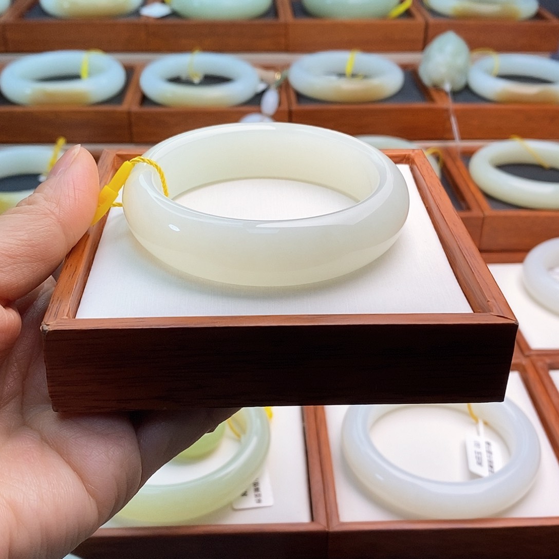 和田玉手镯55-56未镶嵌