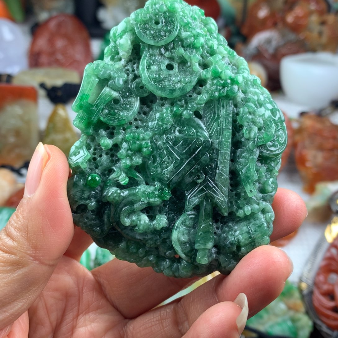 翡翠未镶嵌颈饰挂件