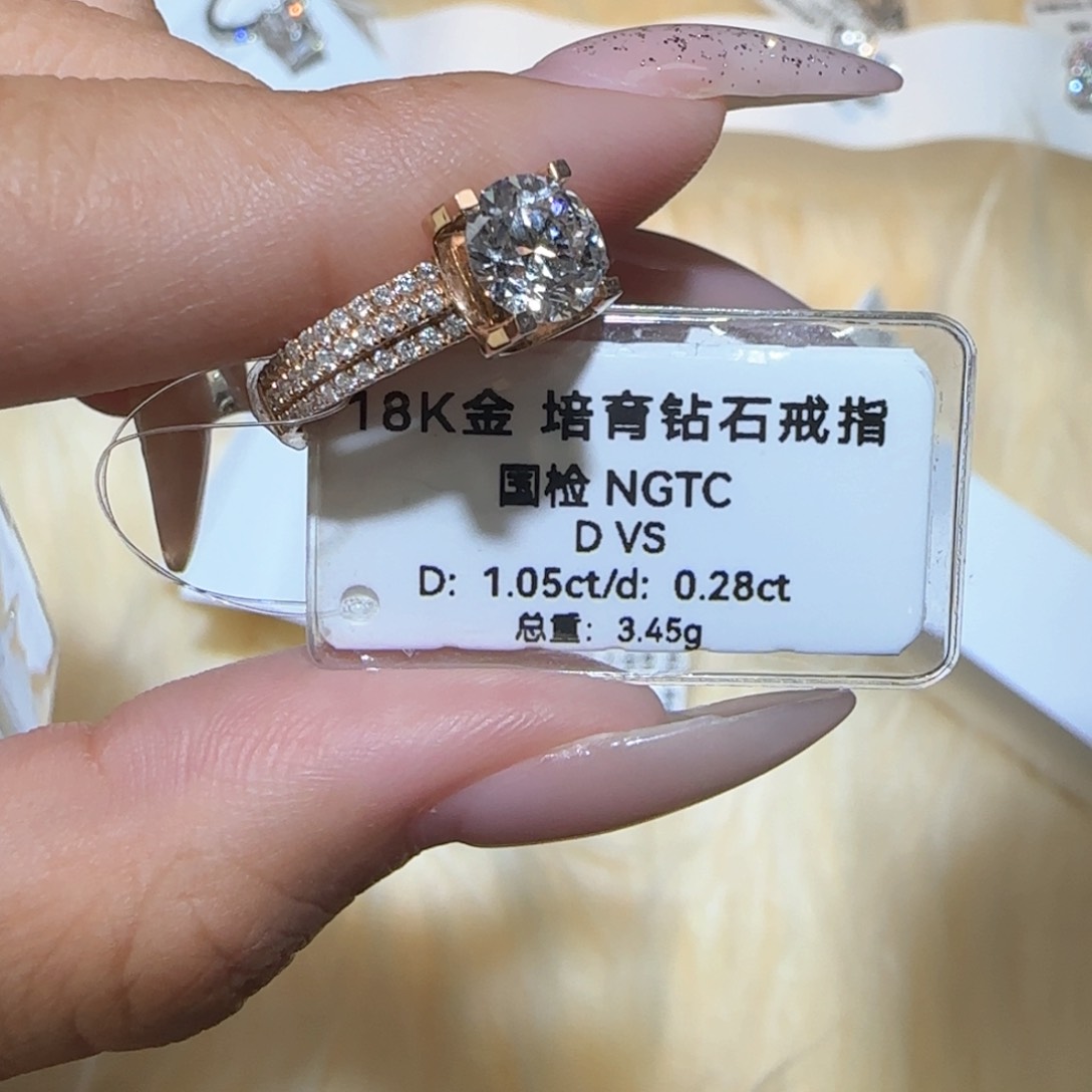 实验室培育钻石18K金镶嵌牛头