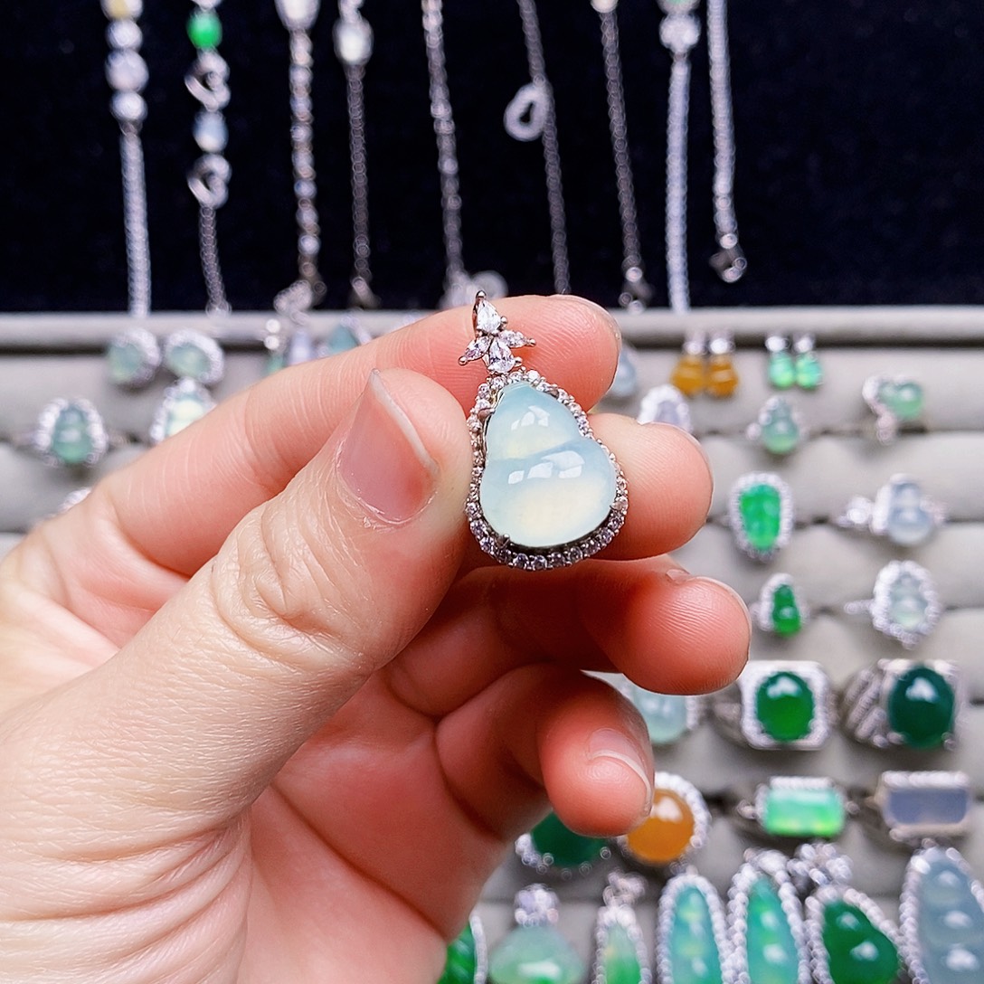 翡翠银S925镶嵌颈饰葫芦