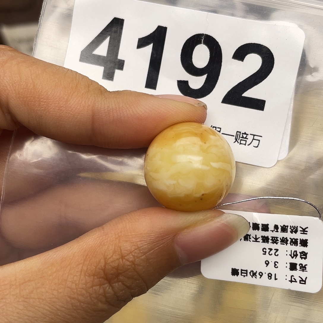 蜜蜡未镶嵌珠宝奇石粉18.6沁白蜡
