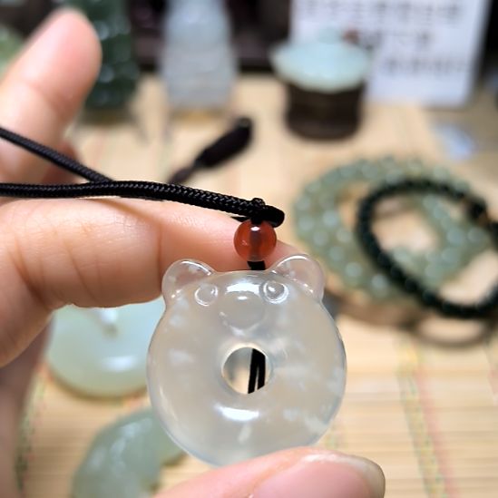 【***儿蛇纹石玉未镶嵌颈饰