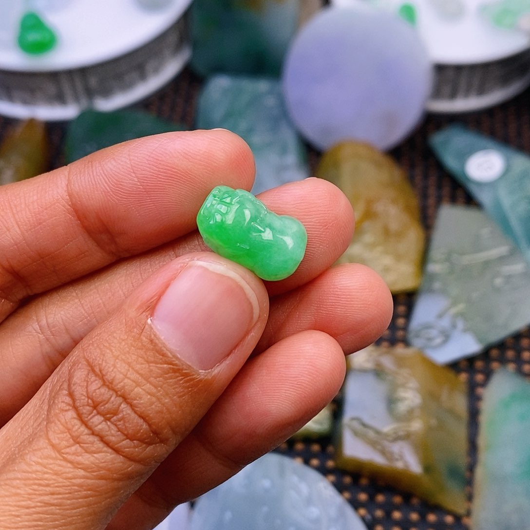 翡翠颈饰未镶嵌慕*翡翠