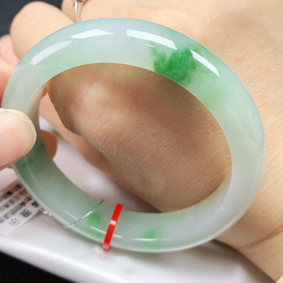 翡翠手镯未镶嵌51圈