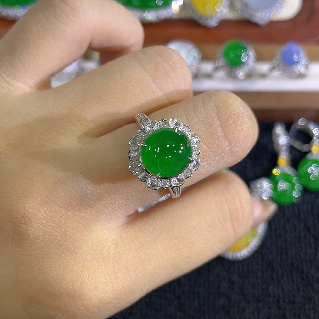 18K金镶嵌戒指翡翠蛋面两用款