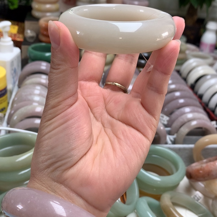 石英质玉未镶嵌手镯