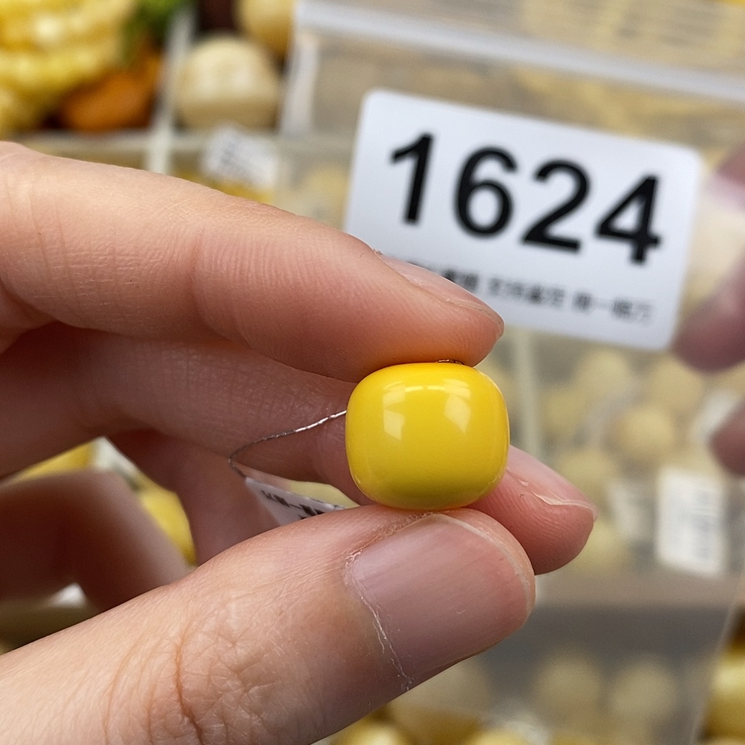 蜜蜡未镶嵌珠宝奇石13