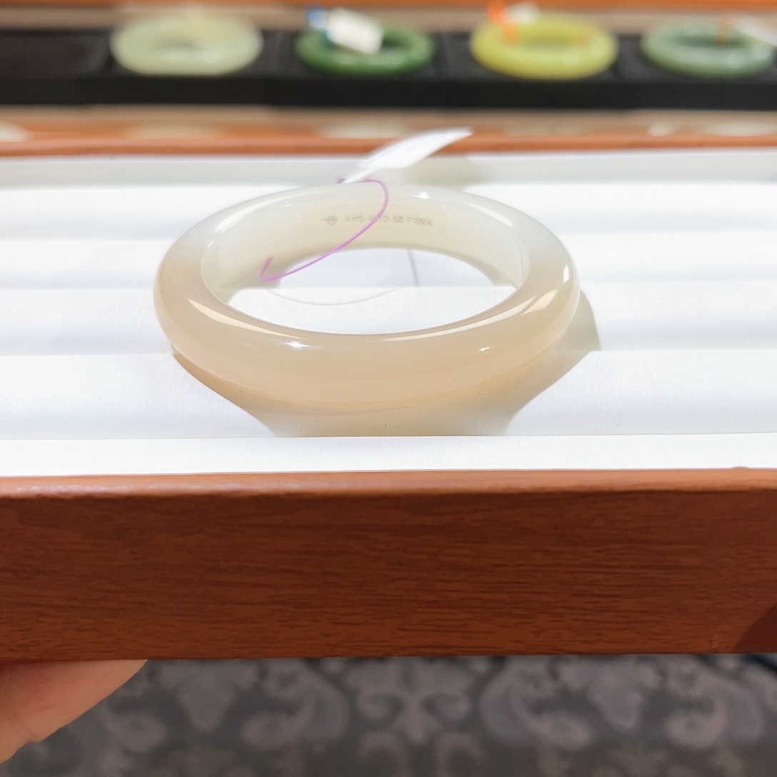 和田玉手镯未镶嵌侯*生