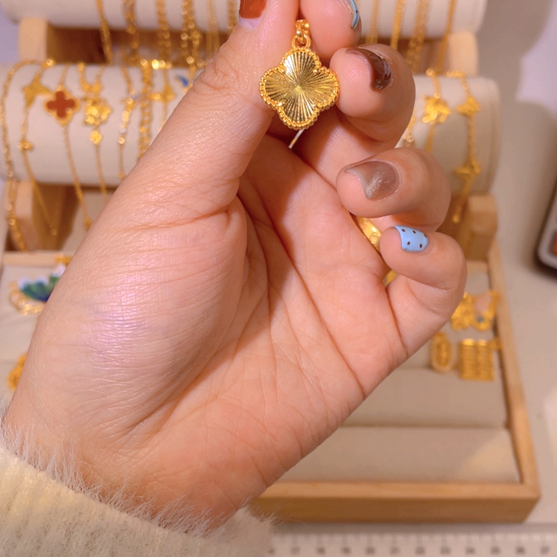 王***7果王妃四叶草坠子