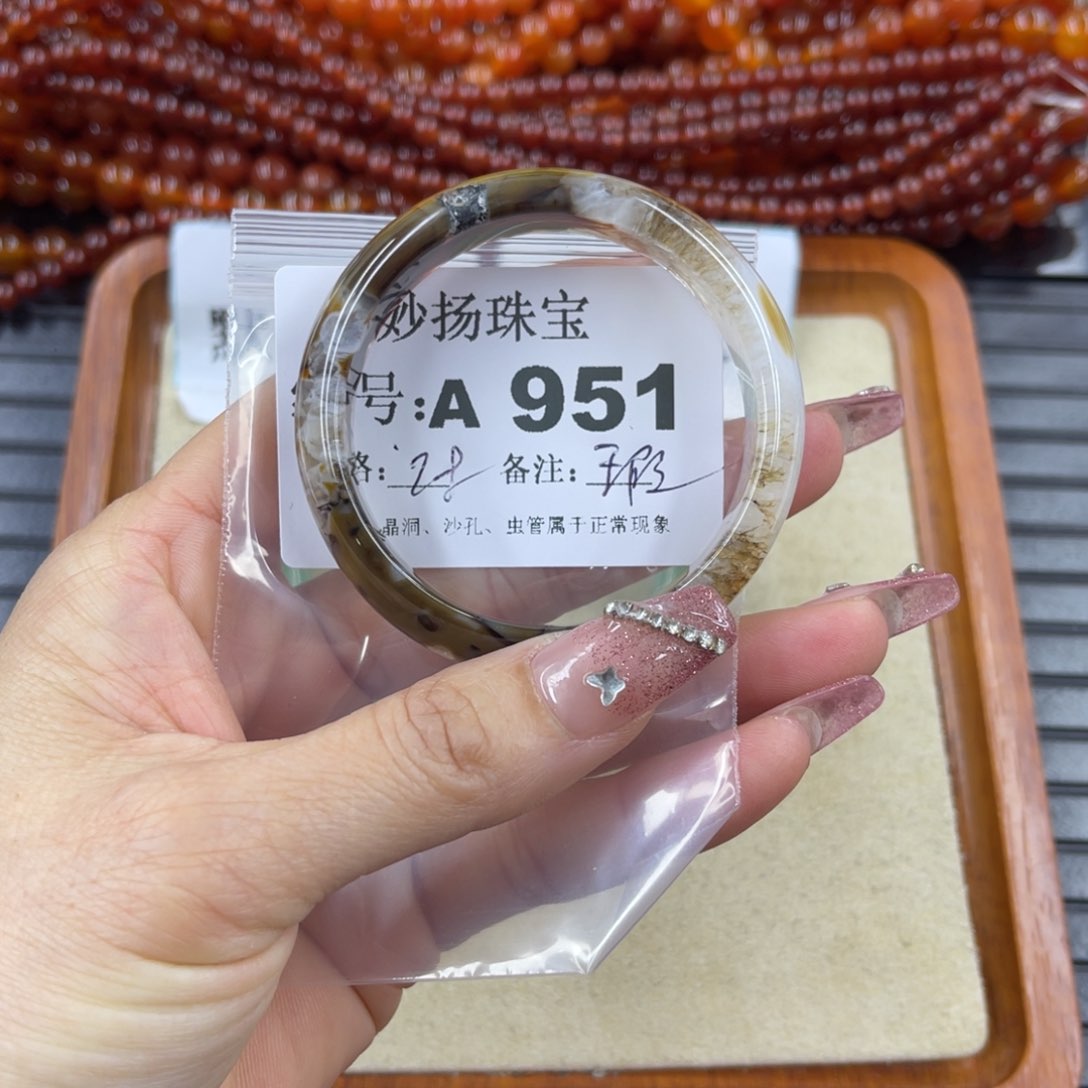 硅化珊瑚（珊瑚玉）瑕未镶嵌年***.