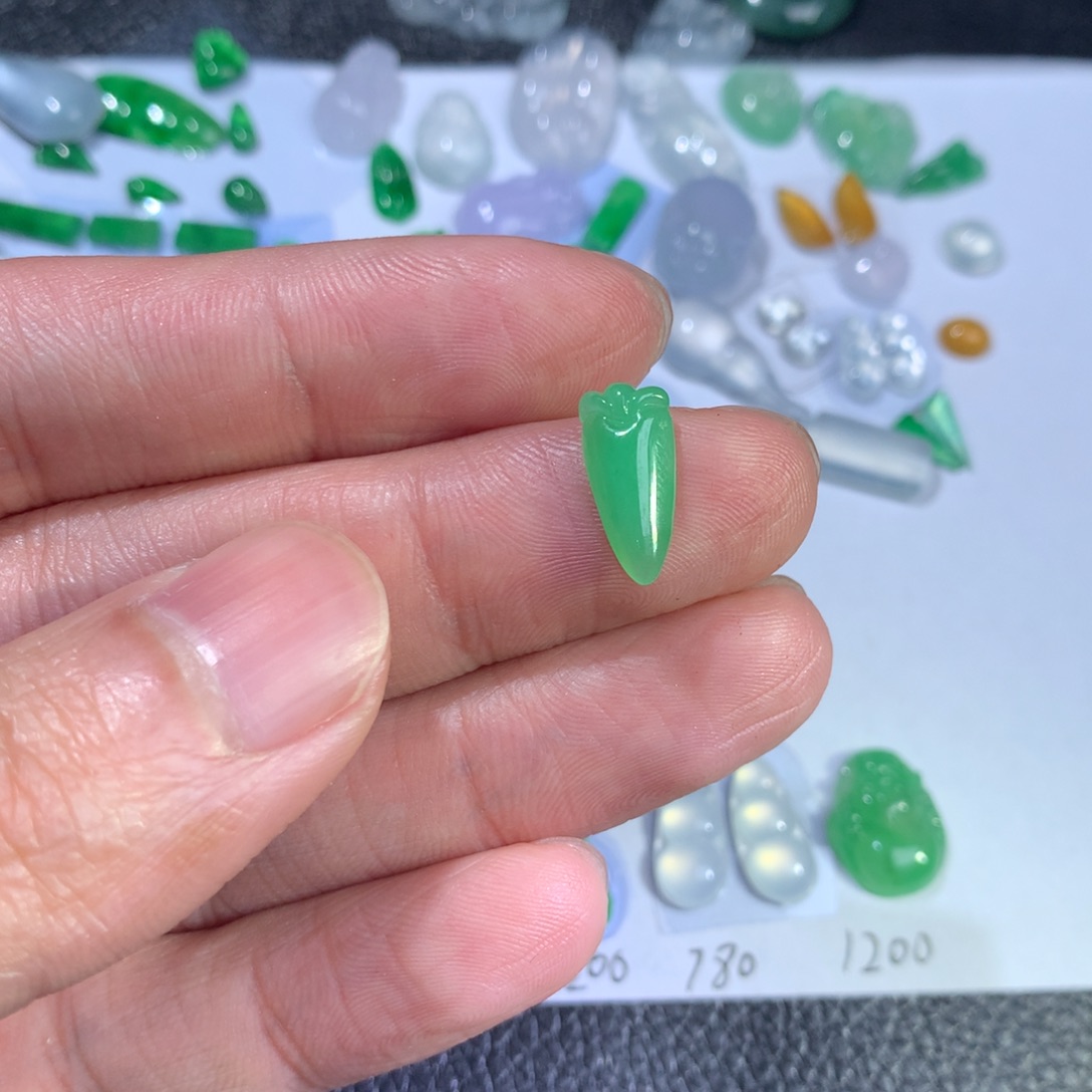 翡翠颈饰未镶嵌萝卜