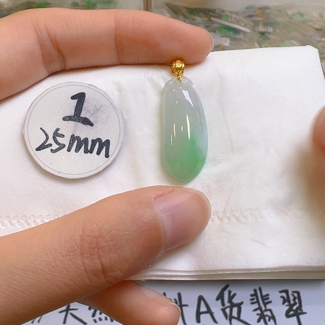 翡翠颈饰18K金镶嵌翡翠