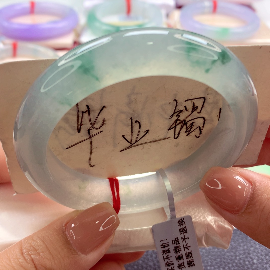翡翠手镯未镶嵌师妹