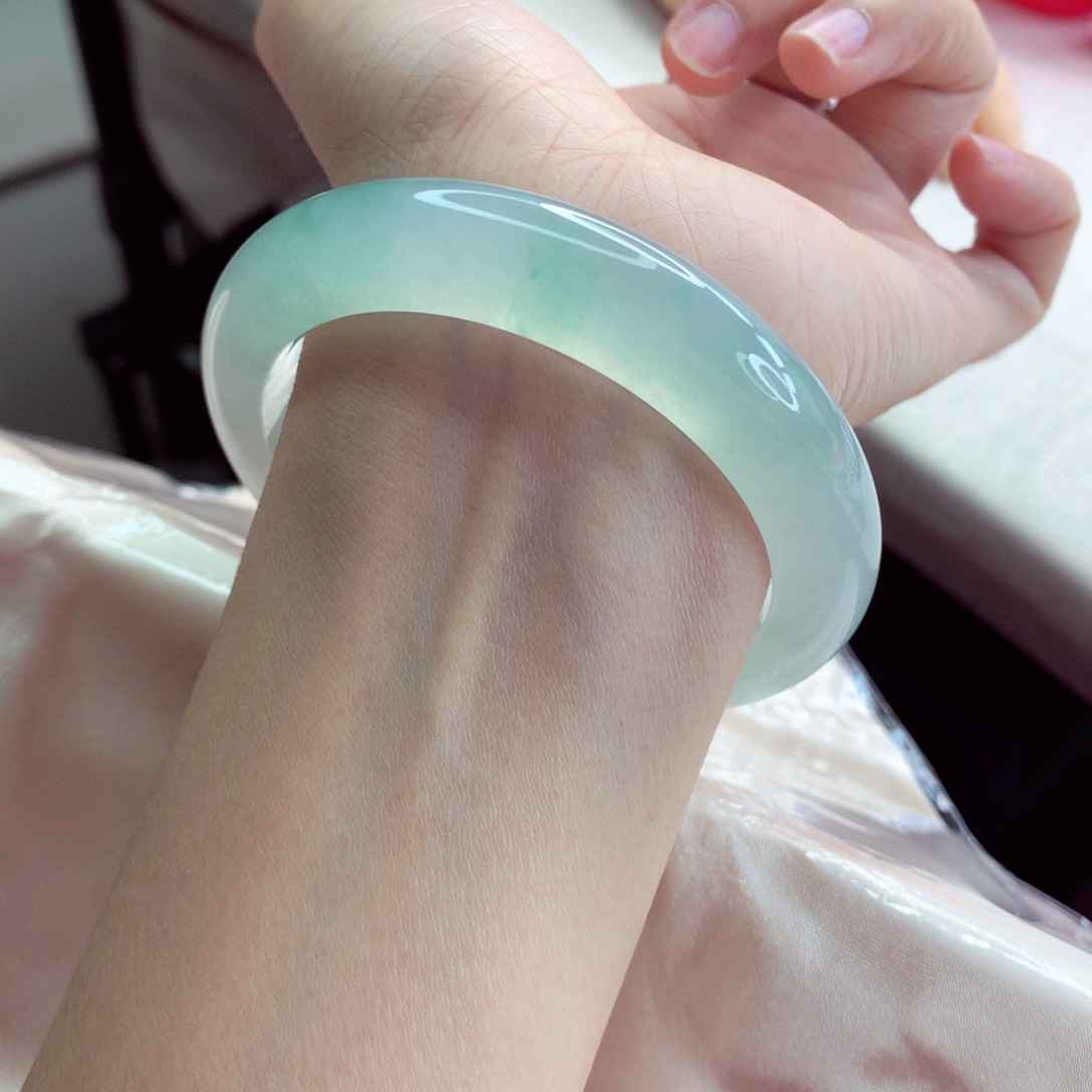 翡翠手镯未镶嵌58.5荧光棒毕业A