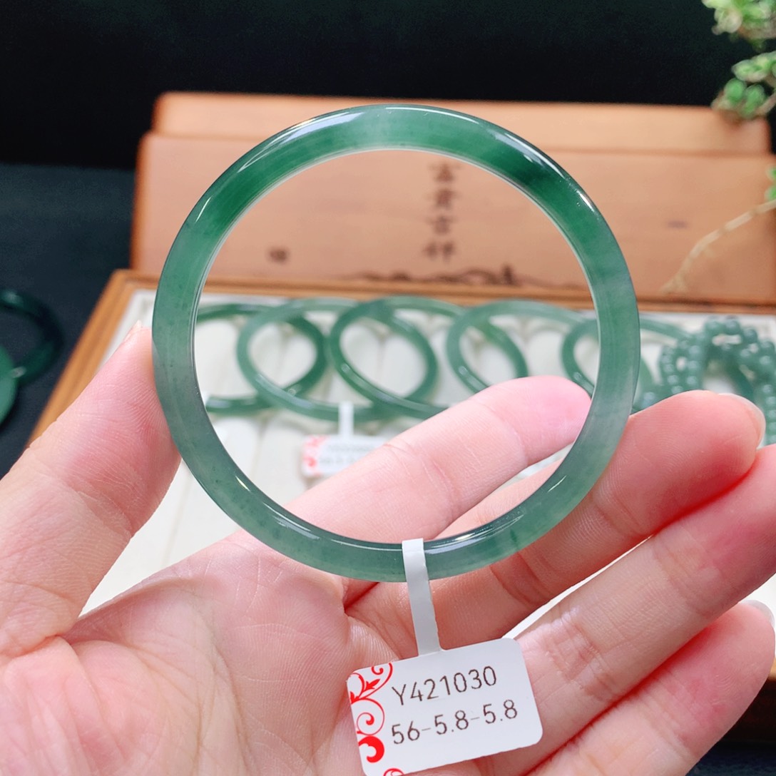 翡翠手镯（圆镯）未镶嵌
