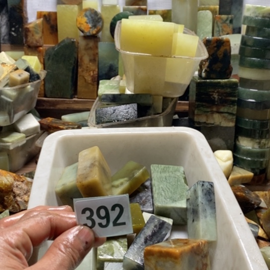 【闪购商品】未镶嵌蛇纹石玉珠宝玉器如**河