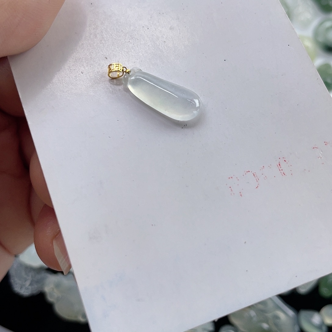 翡翠颈饰未镶嵌冰福瓜