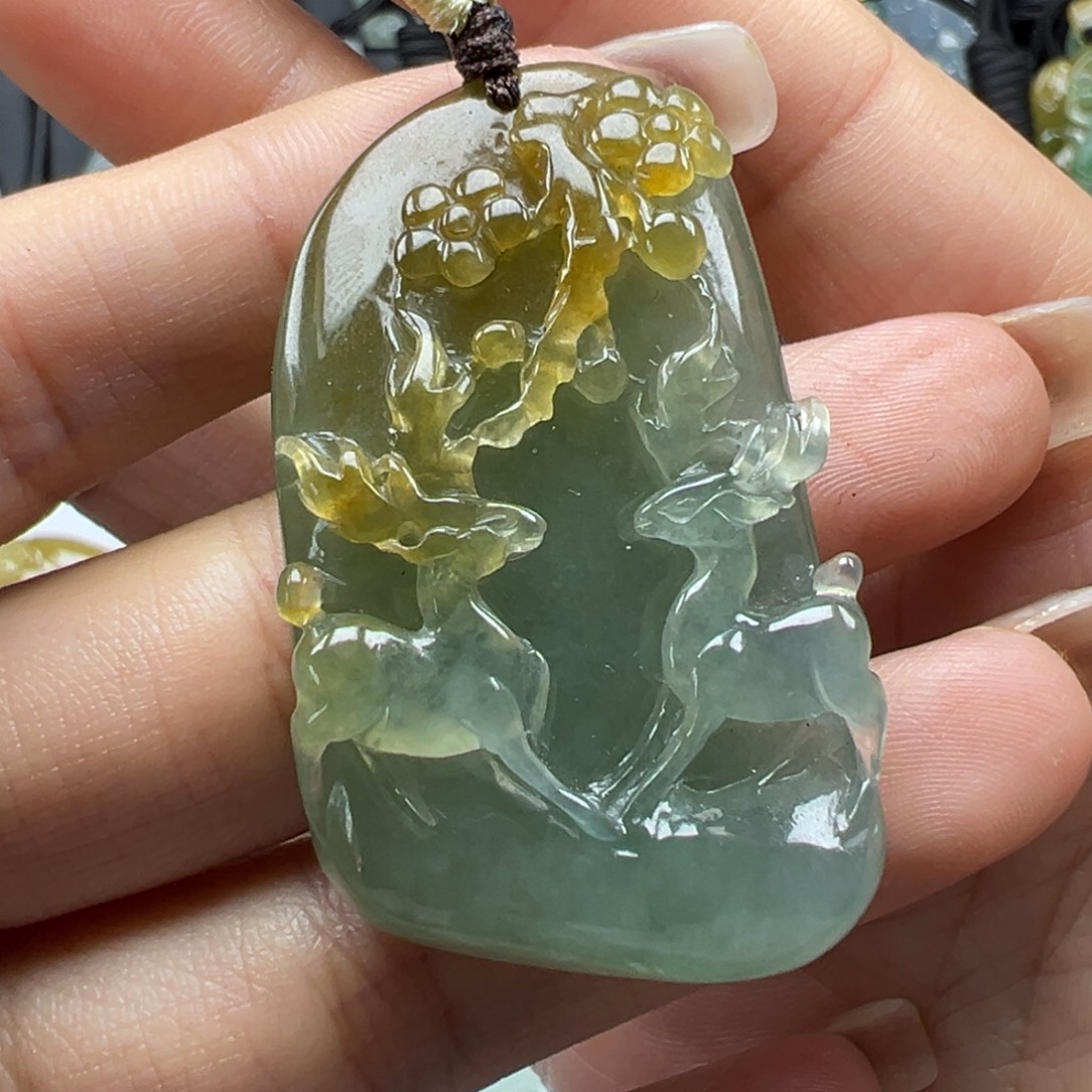 翡翠未镶嵌颈饰小鹿