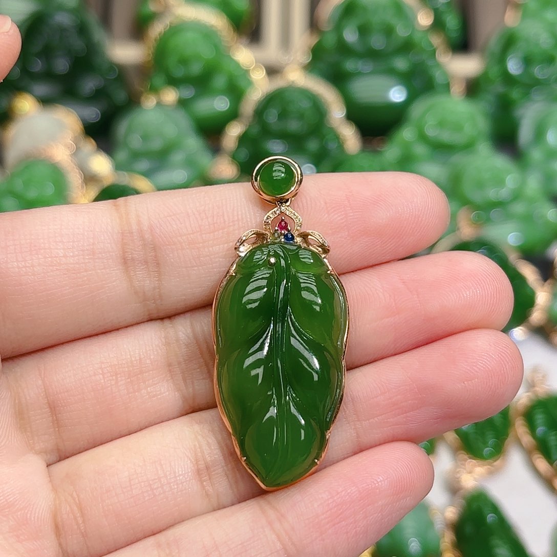 和田玉（碧玉）颈饰18K金镶嵌福利款金镶叶子