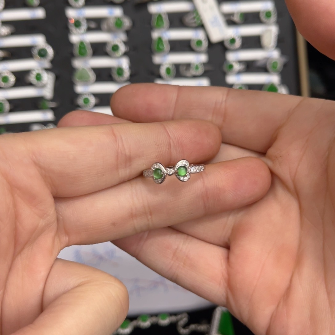 翡翠戒指银S925镶嵌翡翠戒指