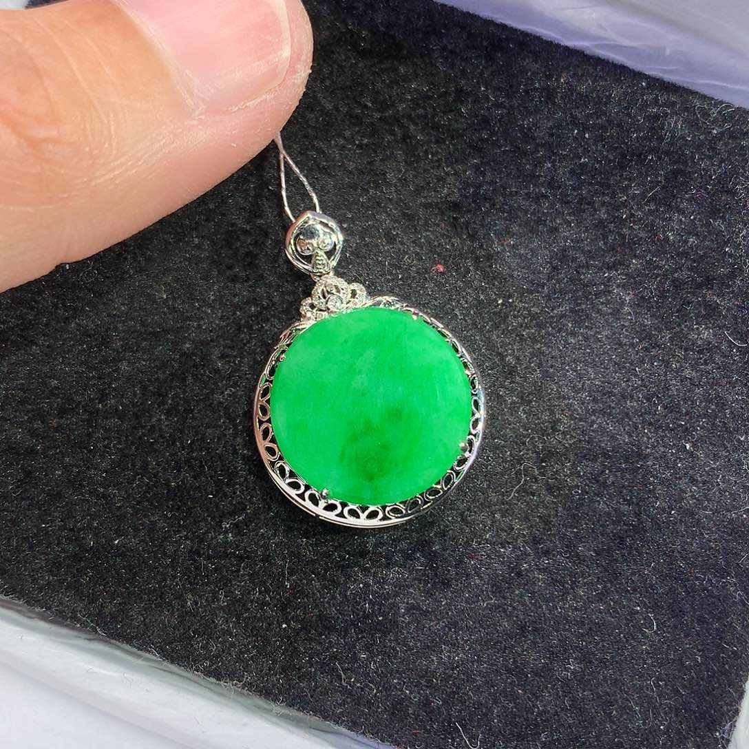 翡翠18K金镶嵌吊坠(赠链)