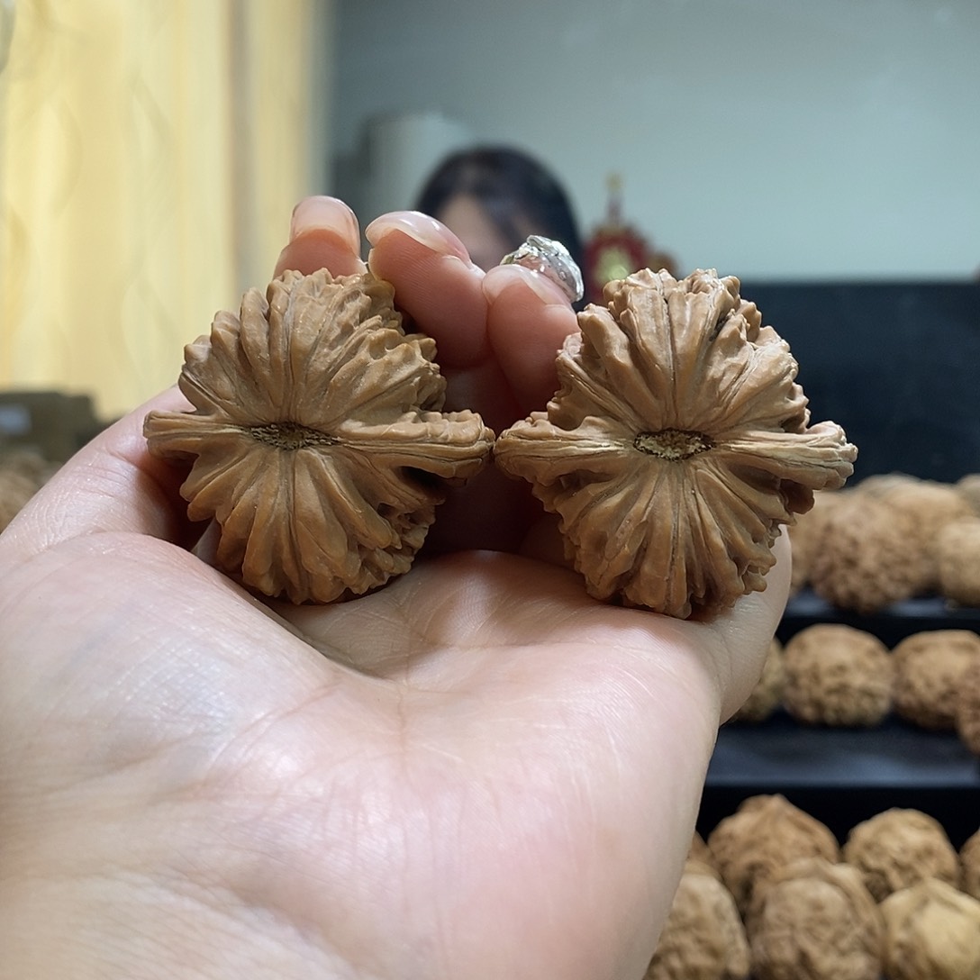 把件文玩核桃44➕四座楼有白尖