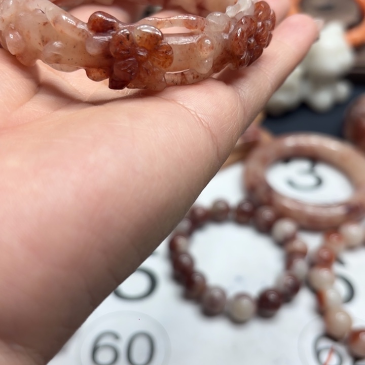 等***石英岩玉合金颈饰