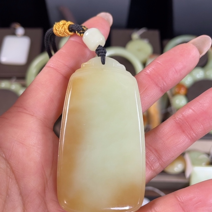 岫岩老玉（透闪石质玉）未镶嵌吊坠(赠链)