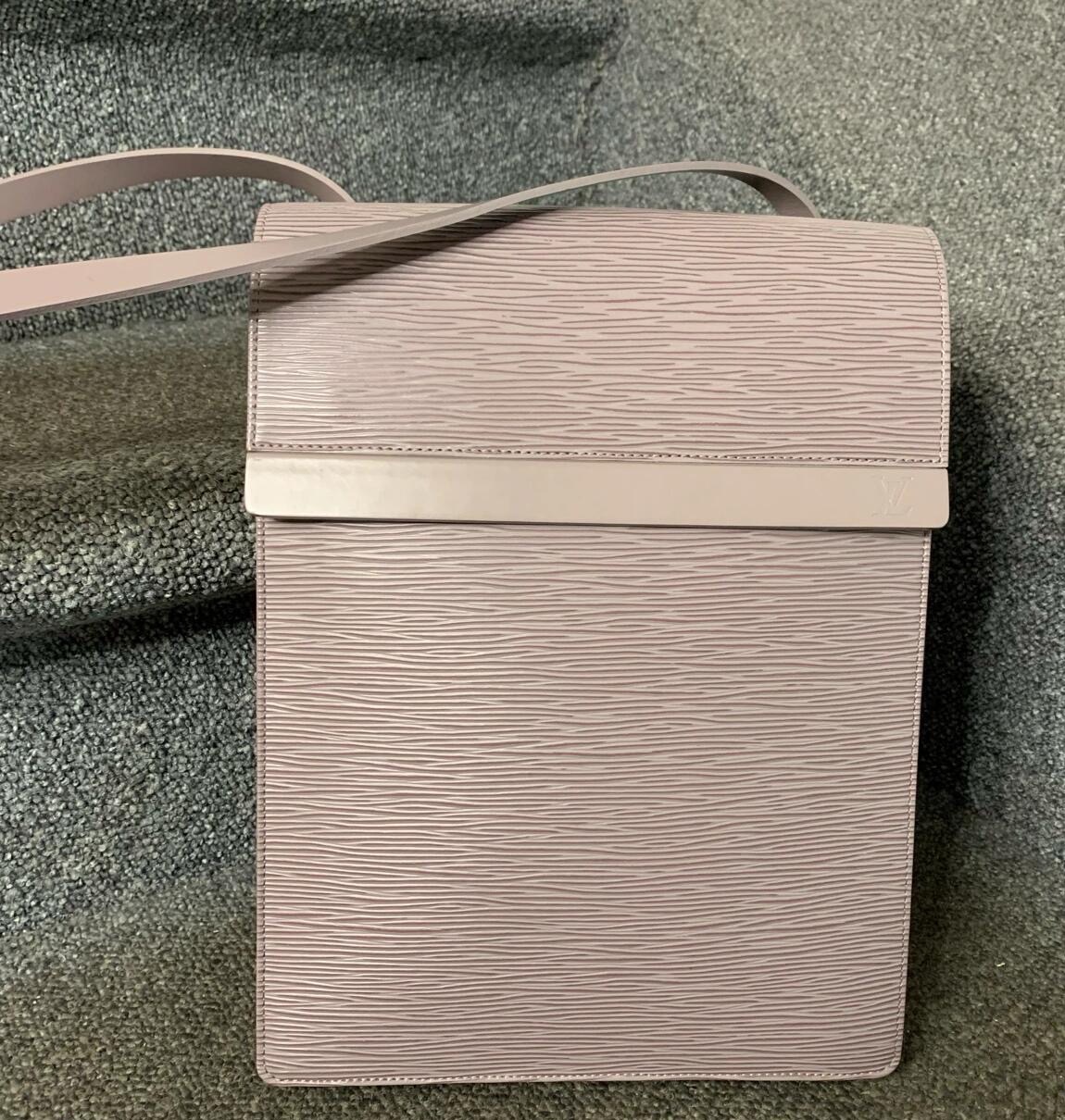95新 LV 拾锦奢品水波纹相机斜挎包