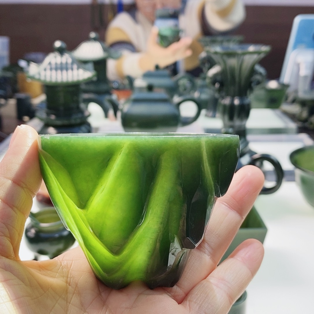 和田玉（青玉）摆件未镶嵌微瑕