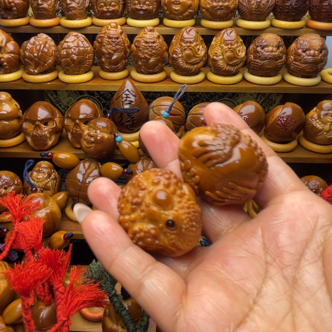 帅***头橄榄核吊坠小金蝉手球