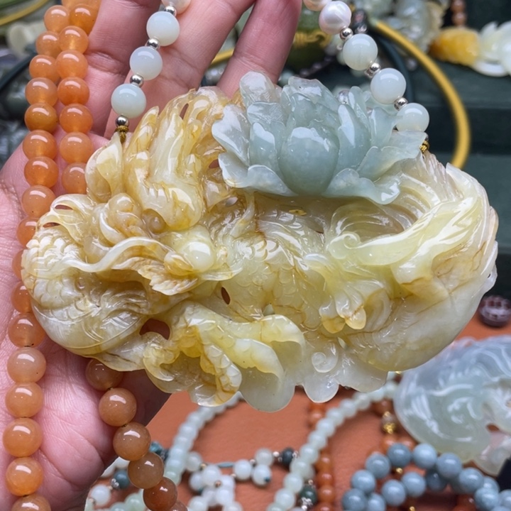 蛇纹石玉吊坠合金