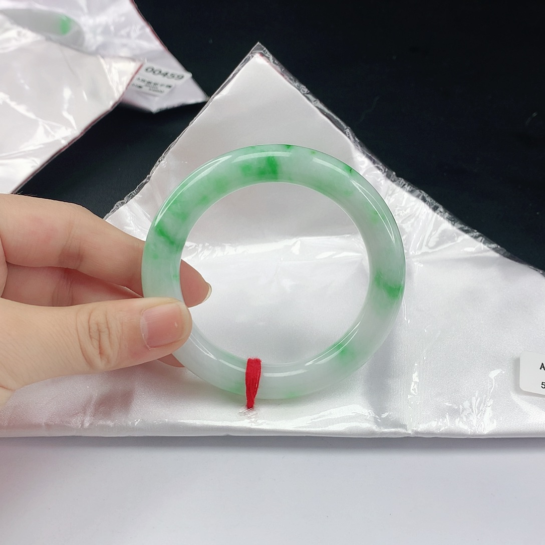 翡翠手镯未镶嵌翡翠010