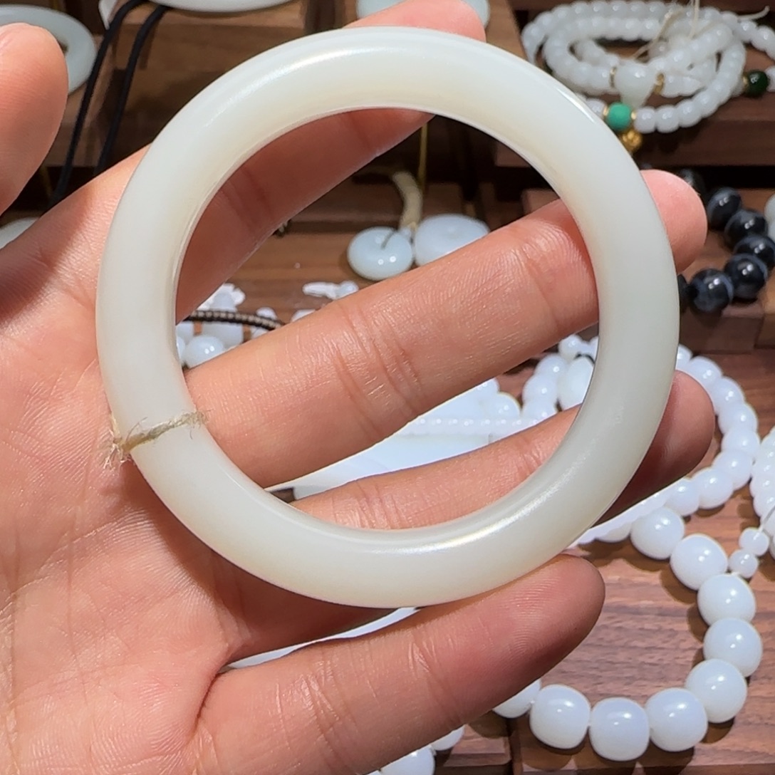 罗***罗和田玉未镶嵌手链