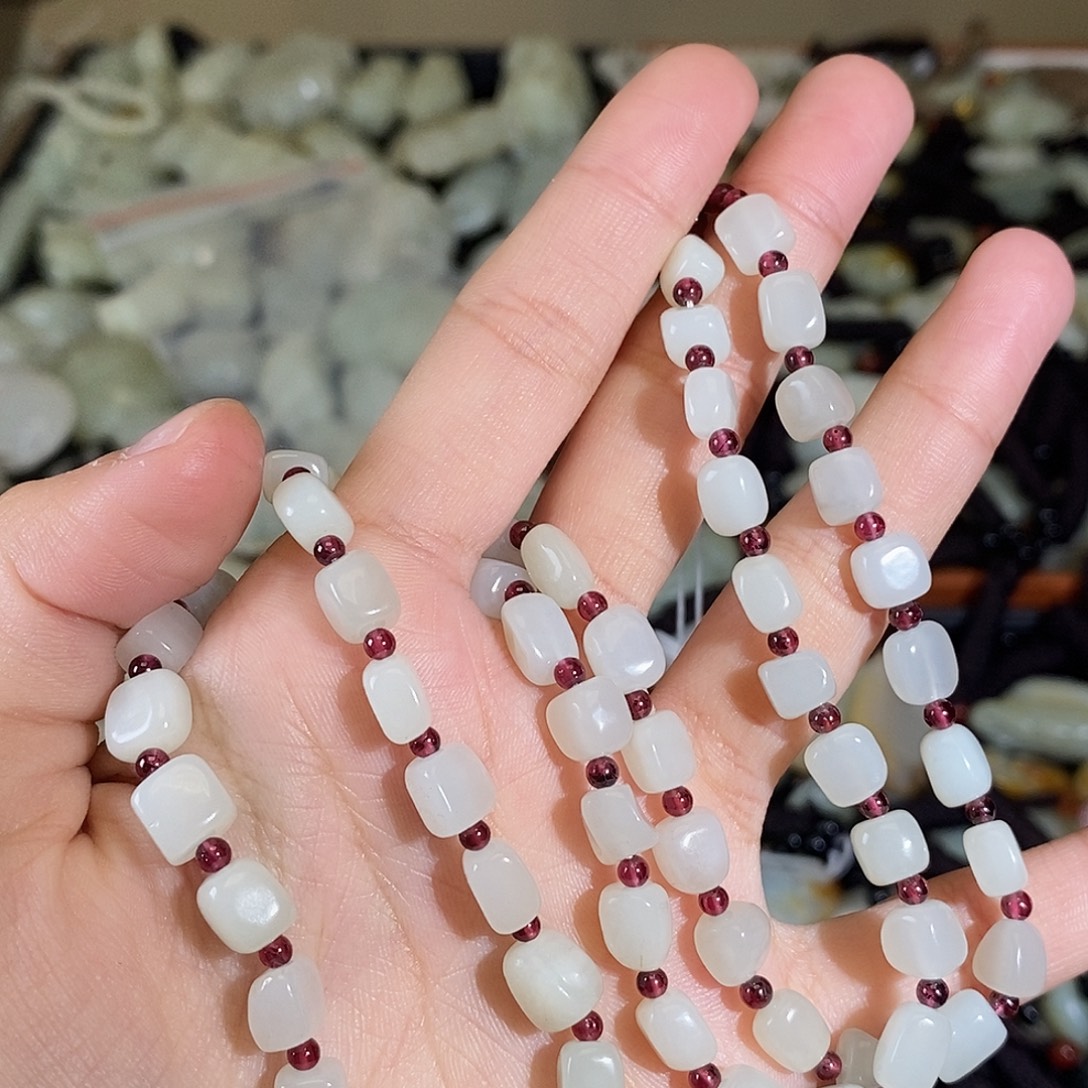 爱***秀和田玉未镶嵌颈饰