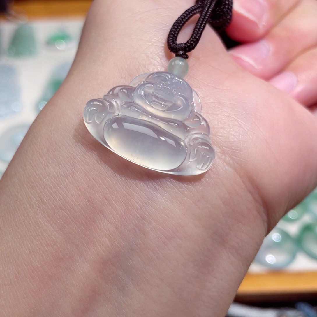 翡翠未镶嵌颈饰佛公