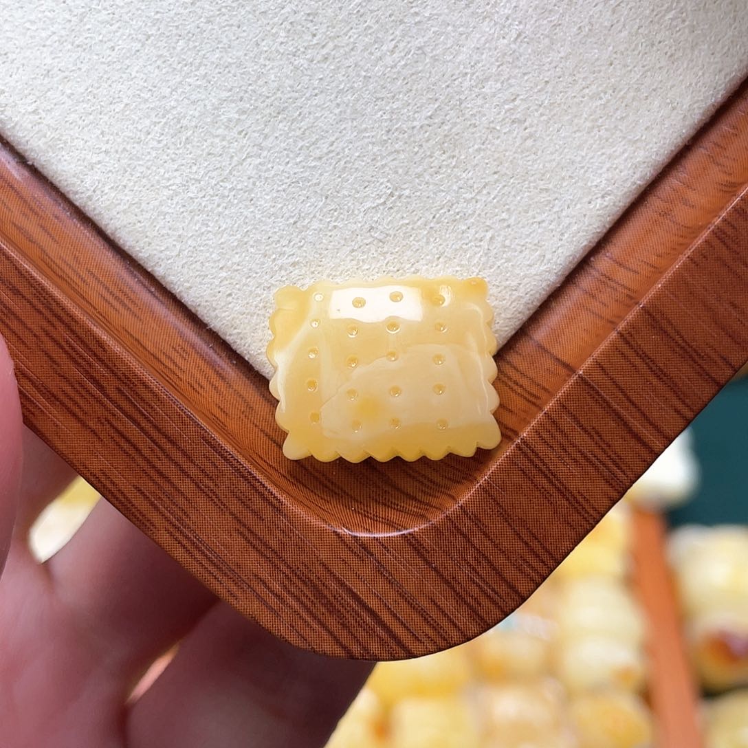 琥珀裸石未镶嵌蜜蜡