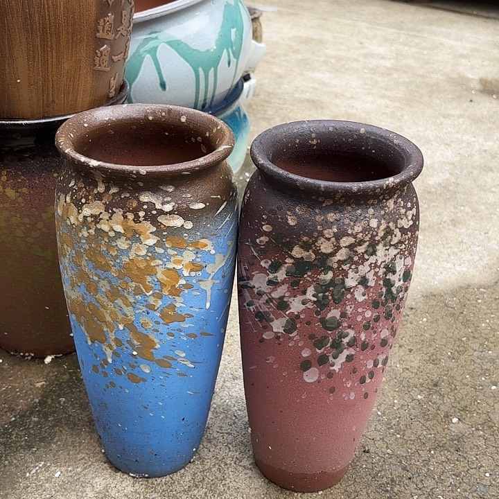 口13高31瑕疵两个盆子。 