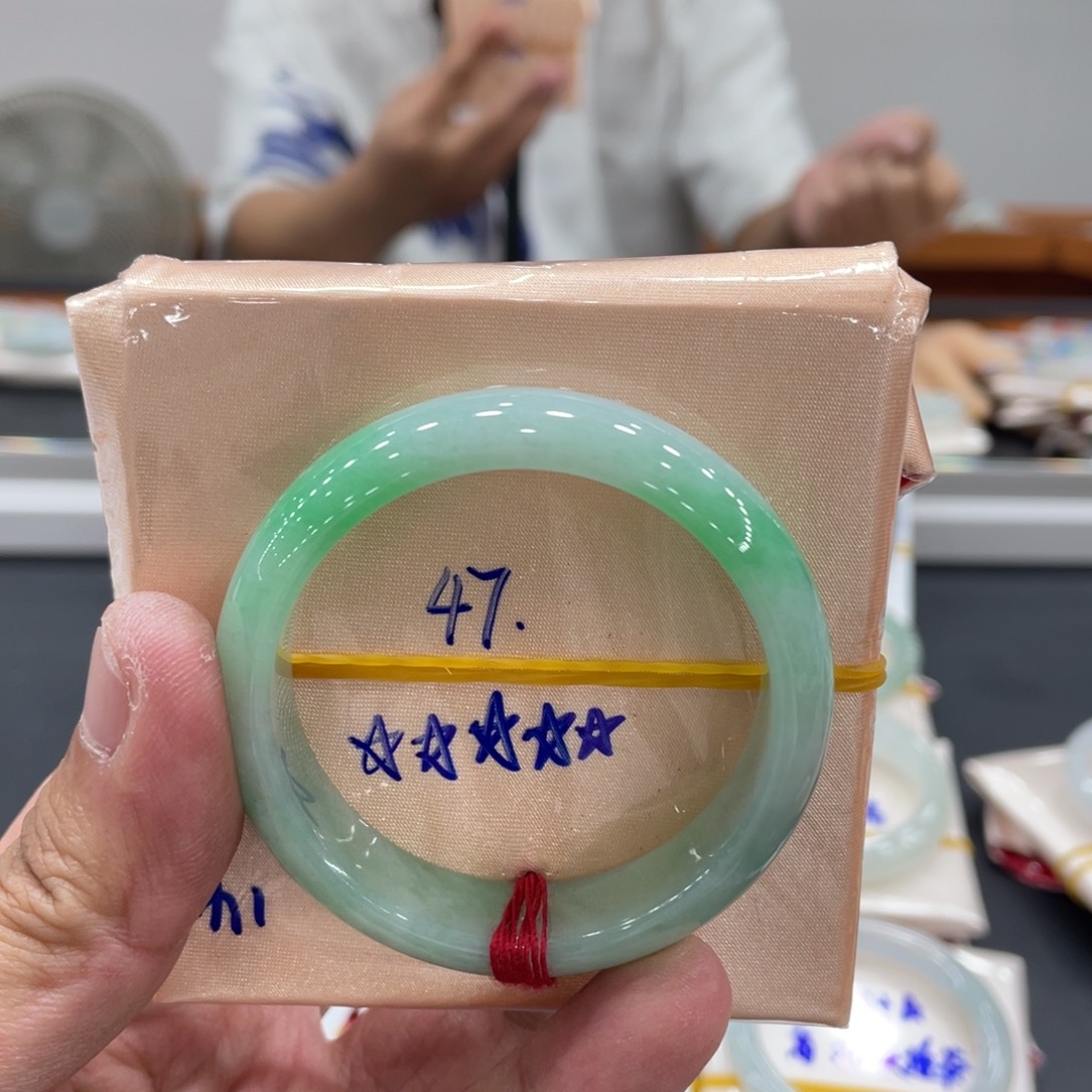 翡翠未镶嵌手镯缅甸翡翠