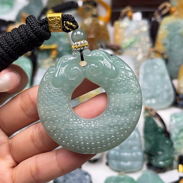 翡翠未镶嵌颈饰龙牌