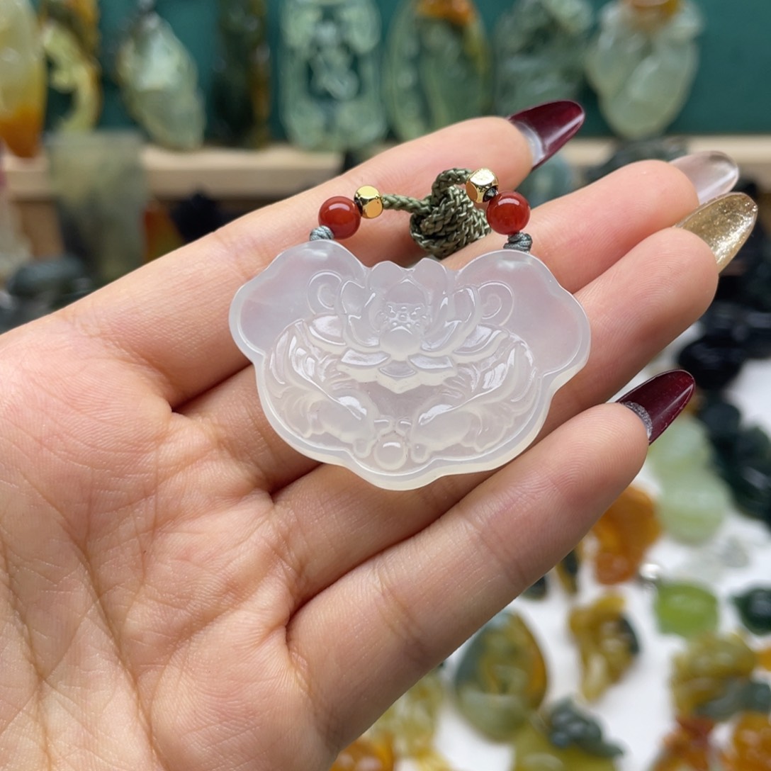 蛇纹石玉颈饰未镶嵌